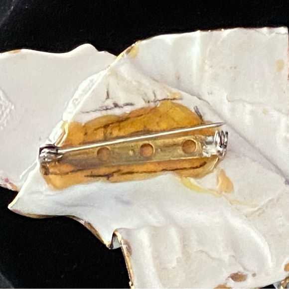 Brooch Ceramic & Glass, Ivory, Hand Painted Gold, Hot Red Glass 3x3” Excellent - Picture 5 of 7